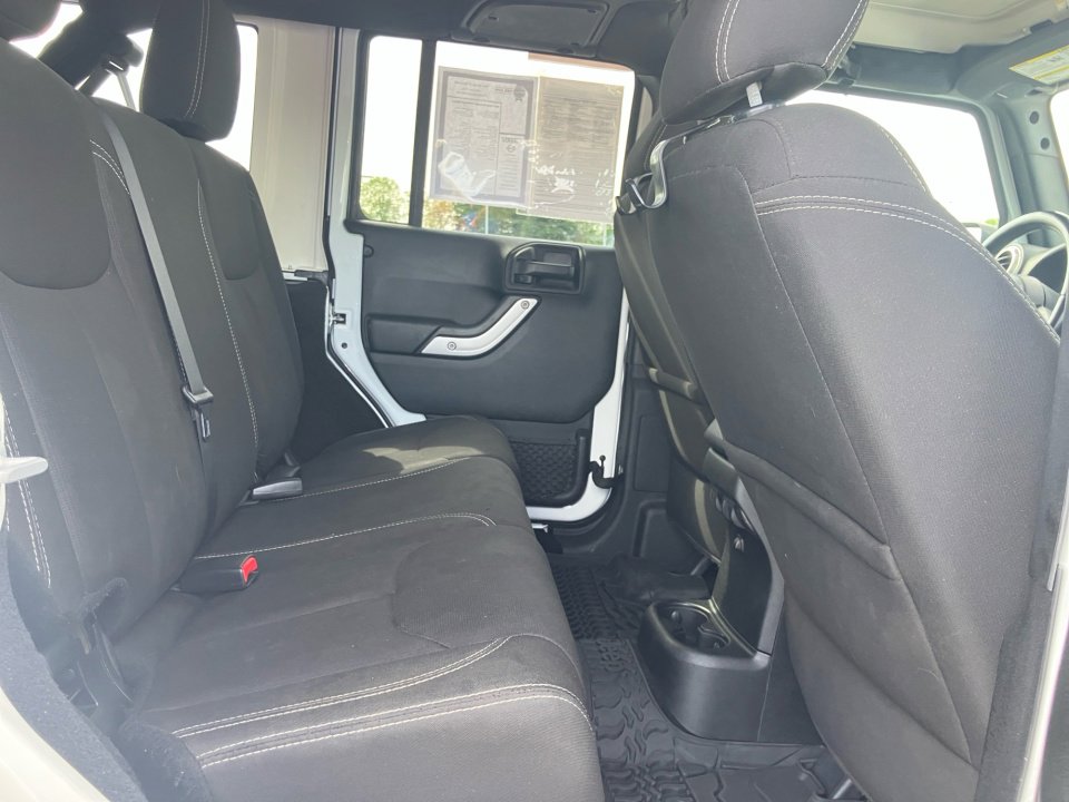 Used 2017 Jeep Wrangler Unlimited Sahara w/ Connectivity Group image 33