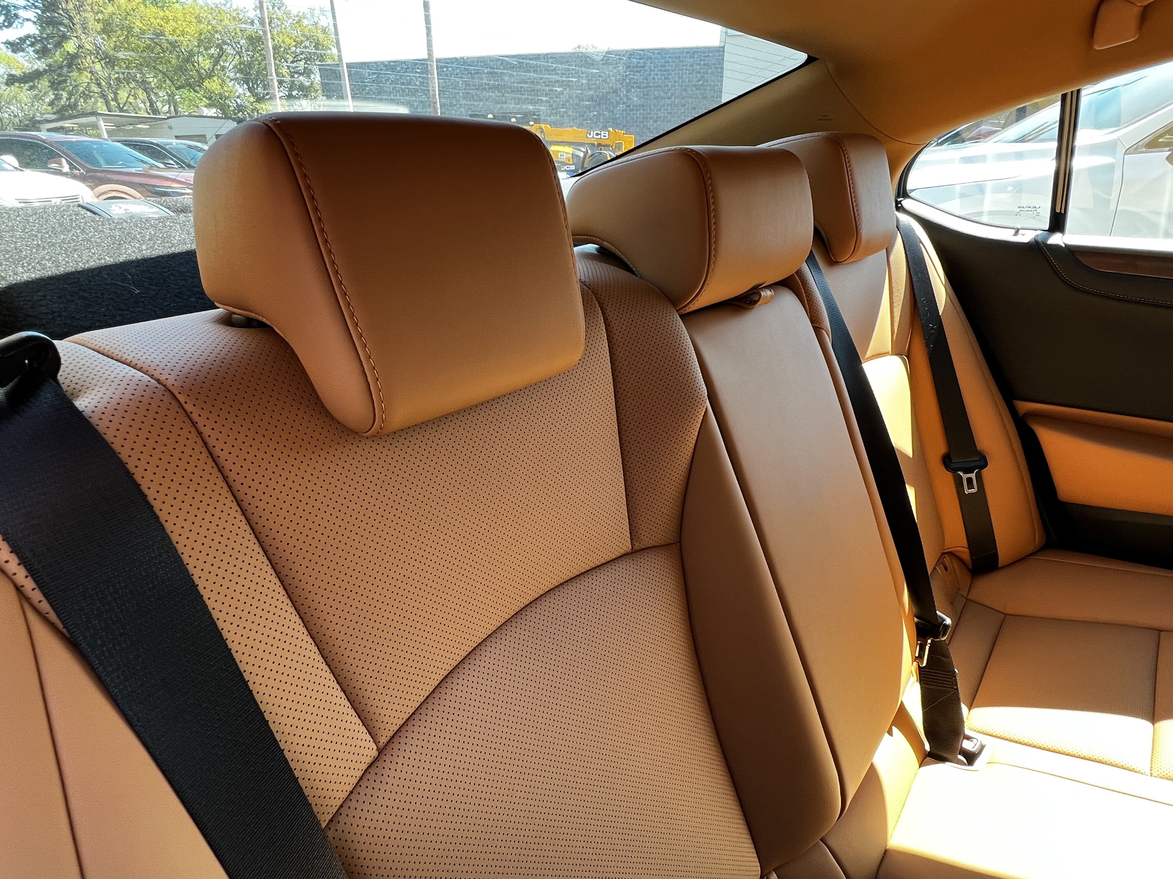 Certified 2025 Lexus ES 300h w/ Premium Package image 41