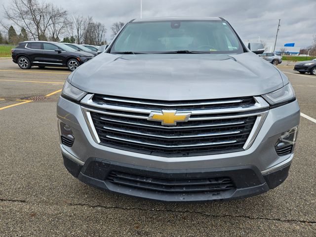 Used 2023 Chevrolet Traverse LT FWD image 2