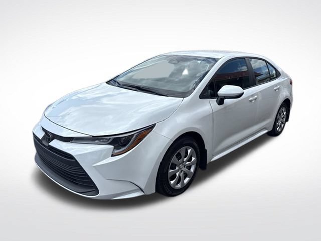 Used 2026 Toyota Corolla LE FWD image 3