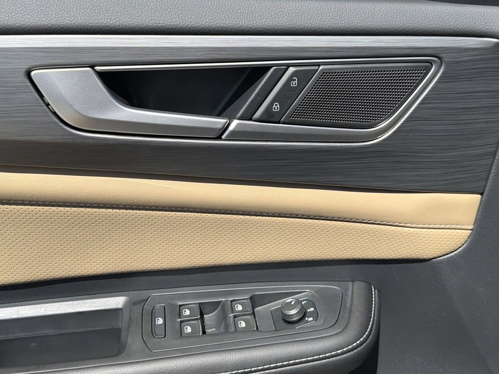 Used 2025 Volkswagen Atlas Cross Sport SE FWD image 19