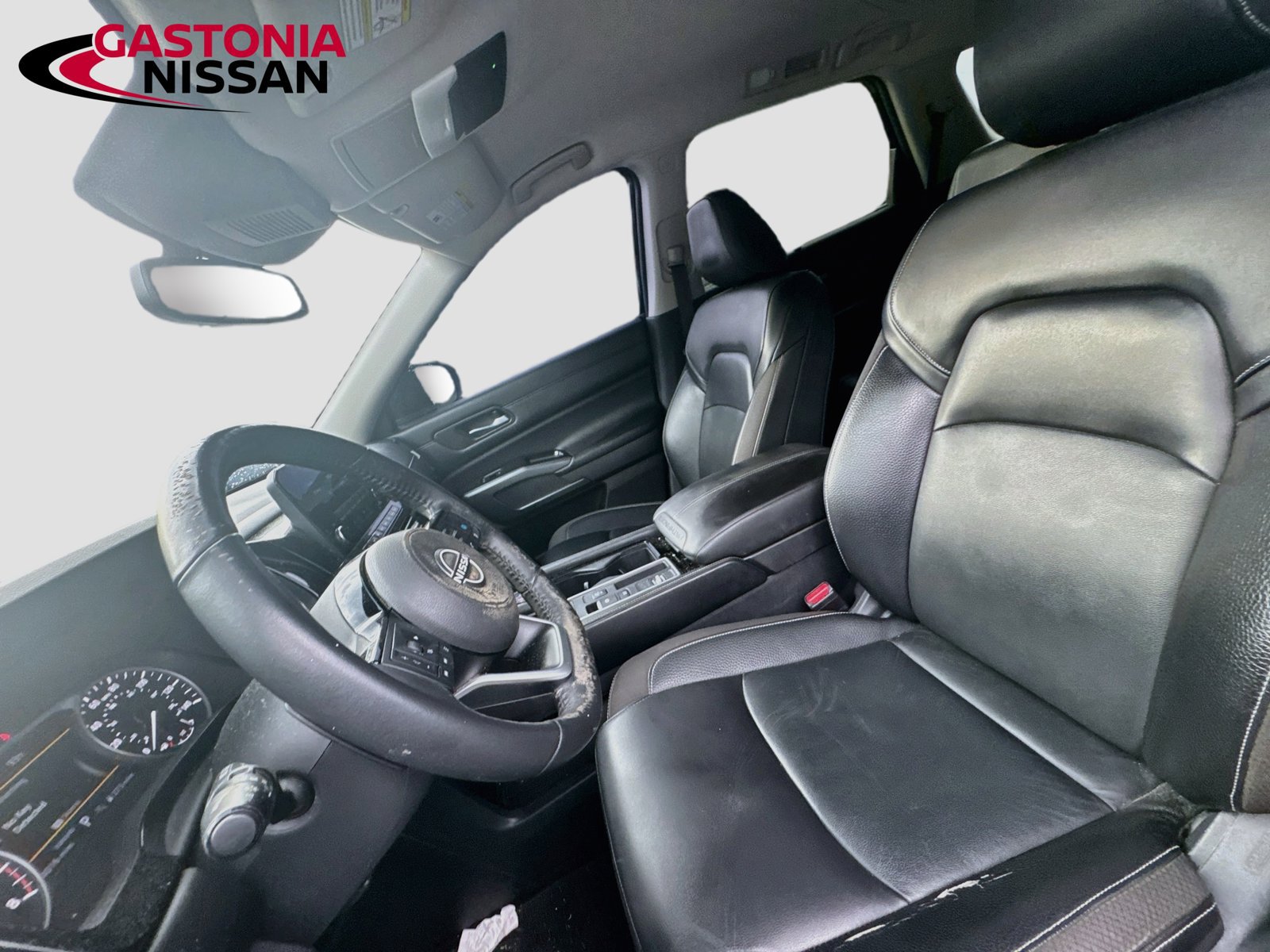 Used 2022 Nissan Pathfinder SL w/ Lighting Package (N92) FWD image 29