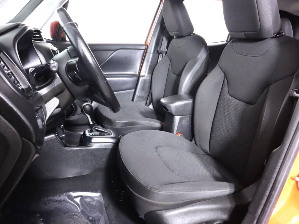 Used 2019 Jeep Renegade Altitude w/ Quick Order Package 2XM FWD image 29