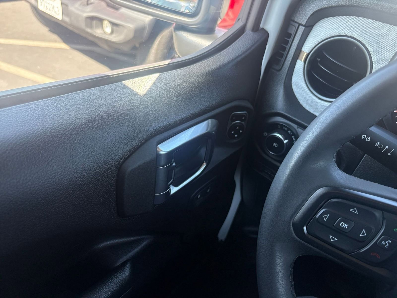 Used 2025 Jeep Wrangler Sport S AWD/4WD image 18