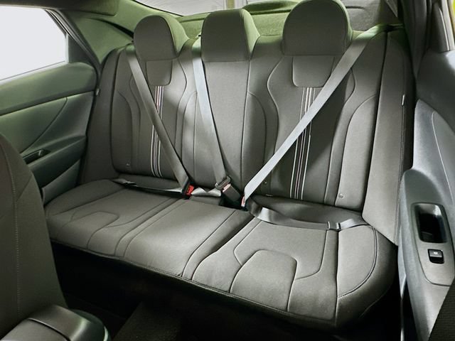 Used 2025 Hyundai Elantra Sport FWD image 11
