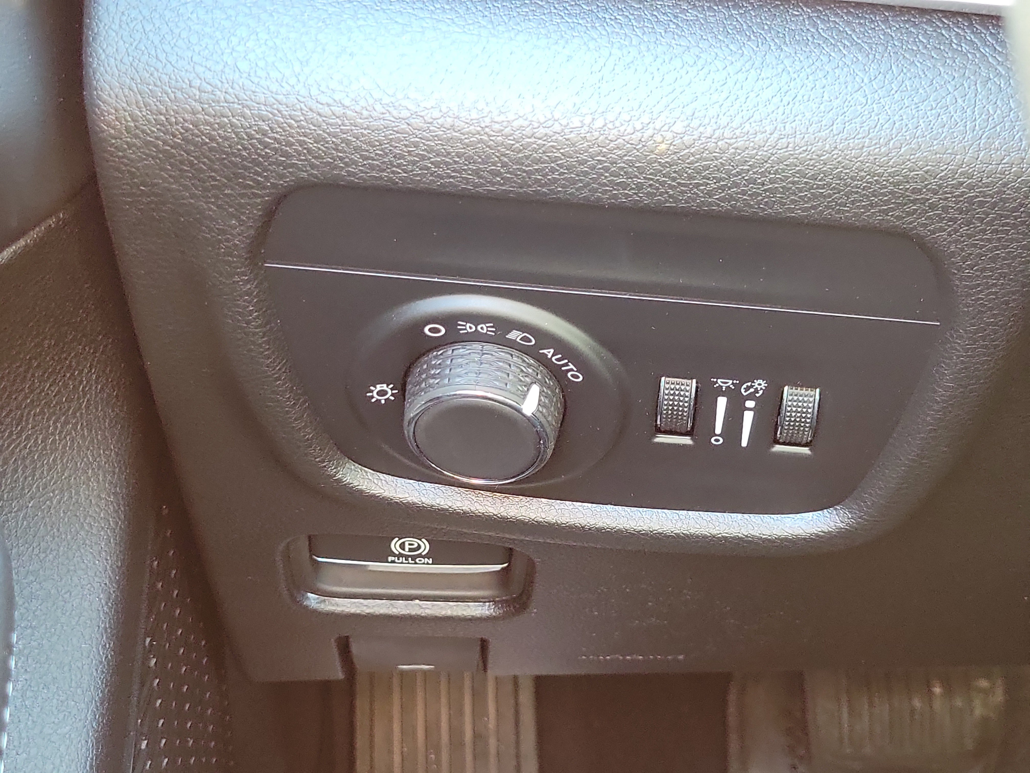 Used 2024 Jeep Grand Cherokee Altitude image 12