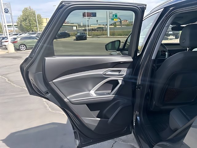 Used 2025 Audi Q5 Premium w/ Convenience Package AWD/4WD image 17