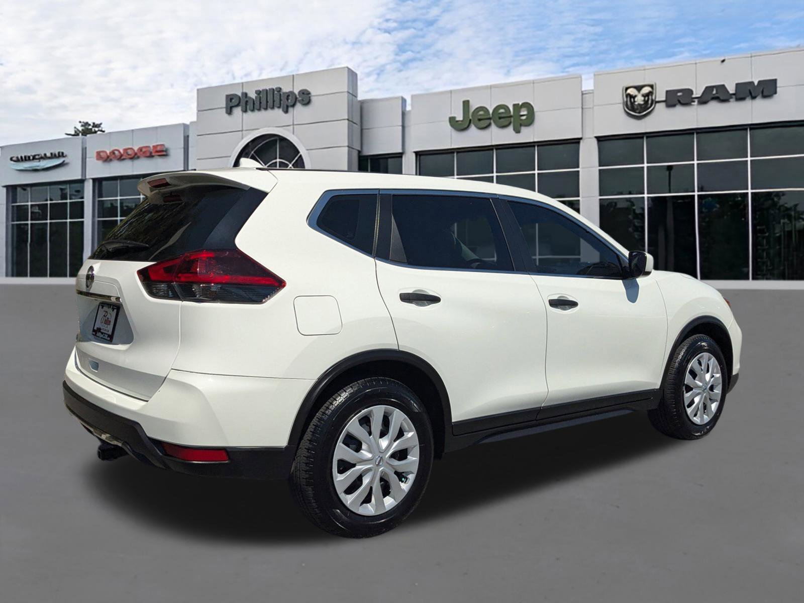 Used 2020 Nissan Rogue S image 3