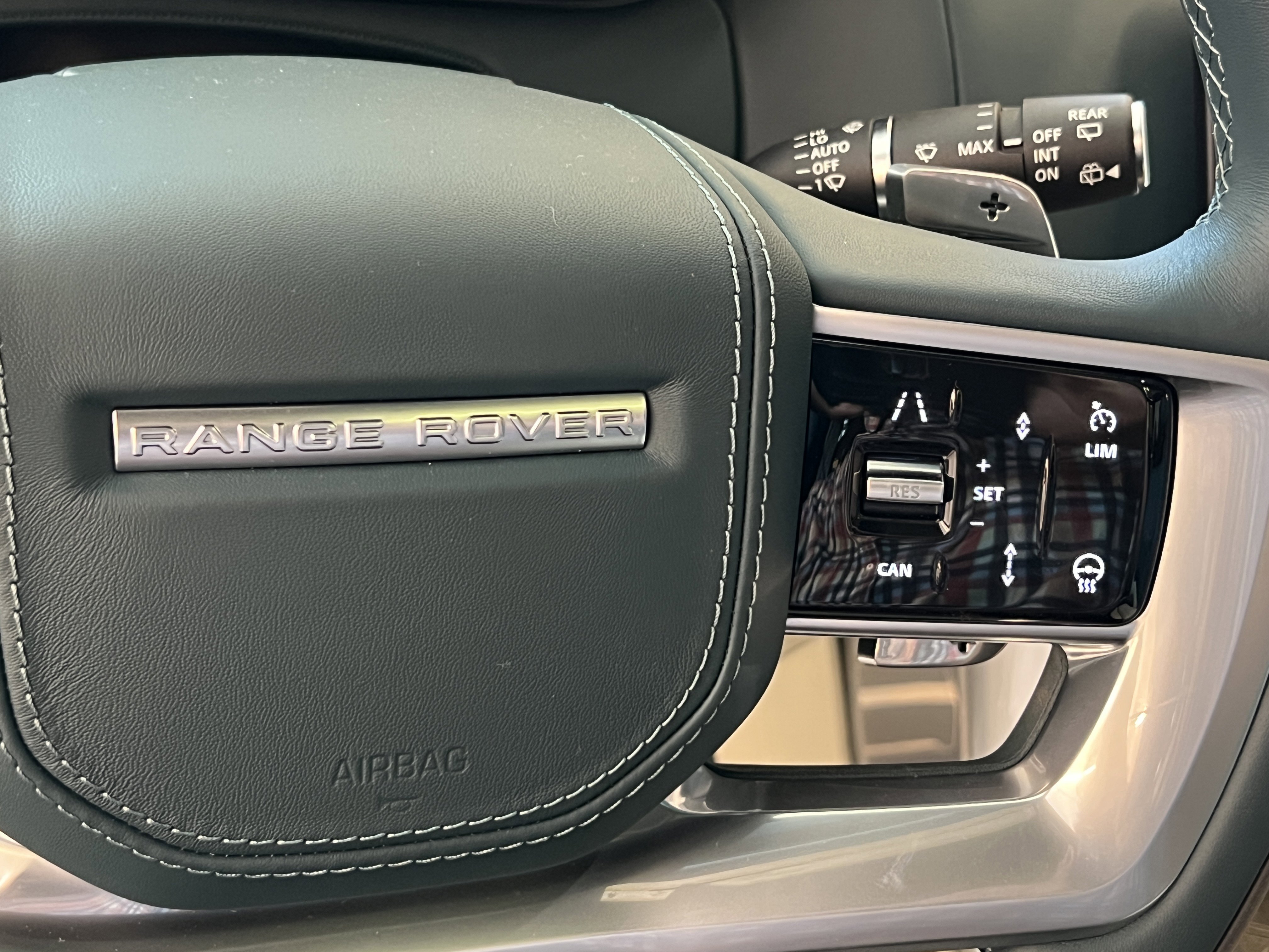 New 2025 Land Rover Range Rover SV image 26