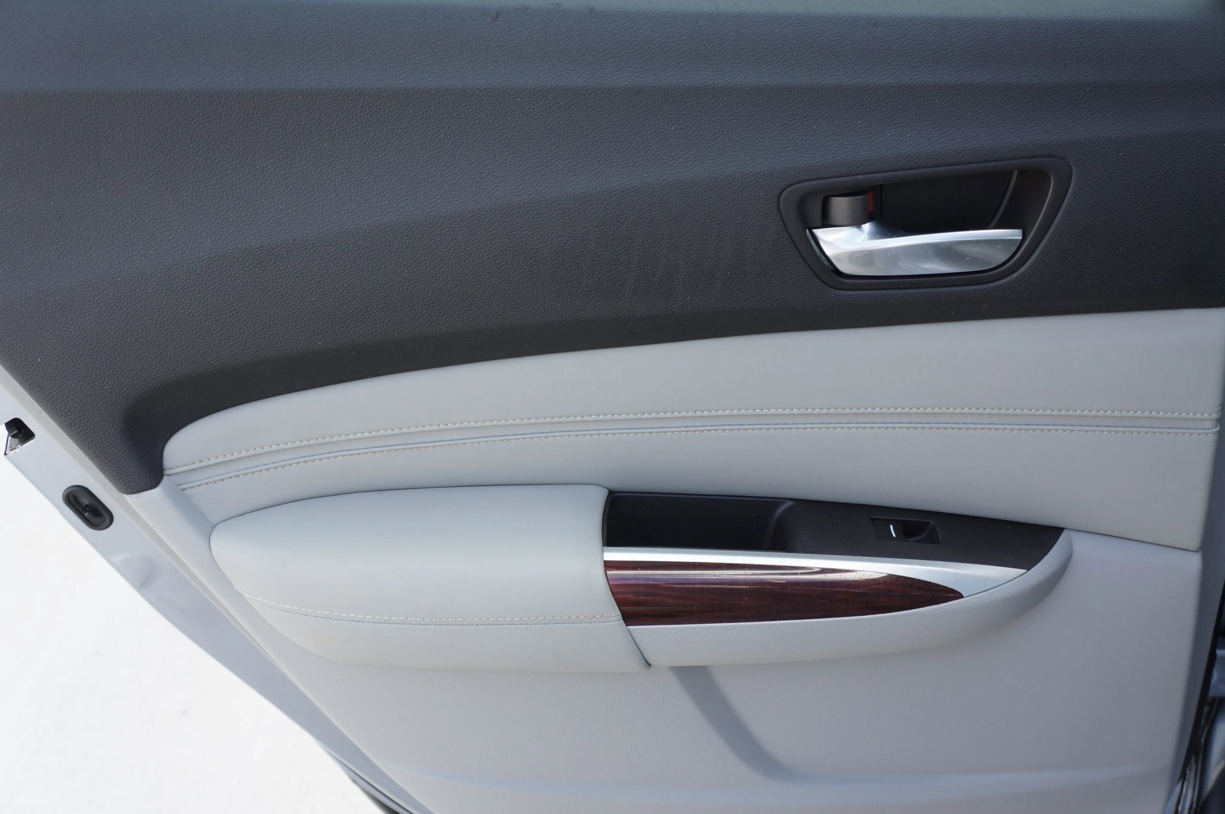 Used 2016 Acura TLX image 29