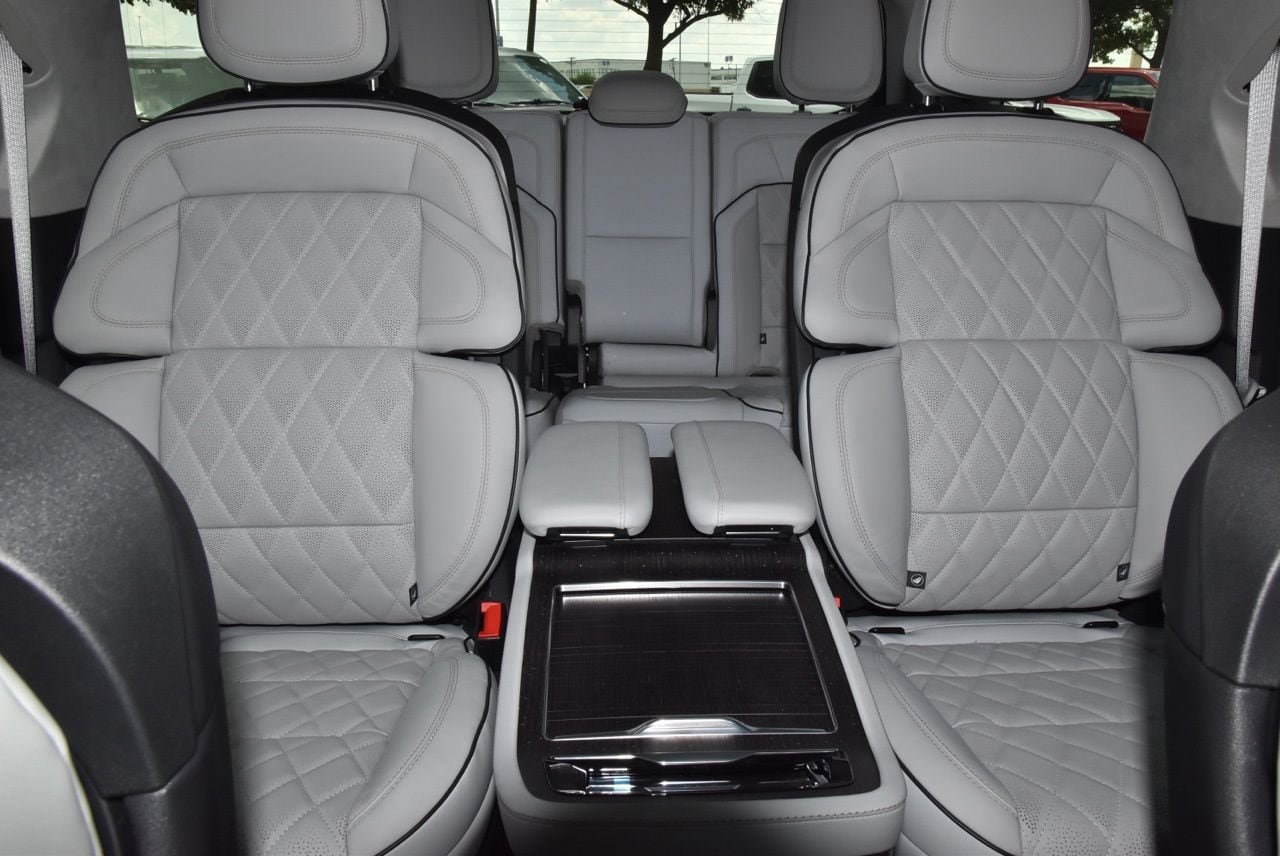 New 2026 Lincoln Navigator Black Label AWD/4WD image 23
