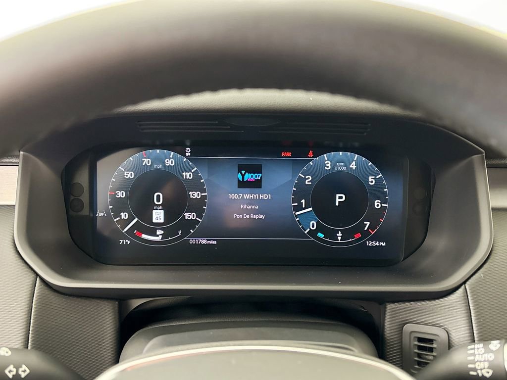 Used 2025 Land Rover Discovery Dynamic SE image 10