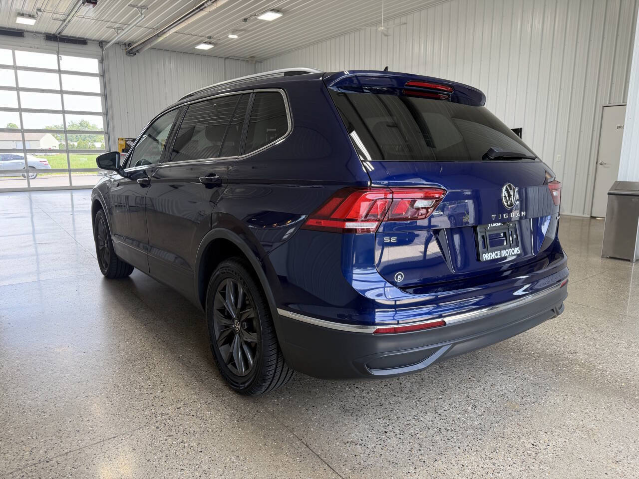 Used 2022 Volkswagen Tiguan SE AWD/4WD image 3