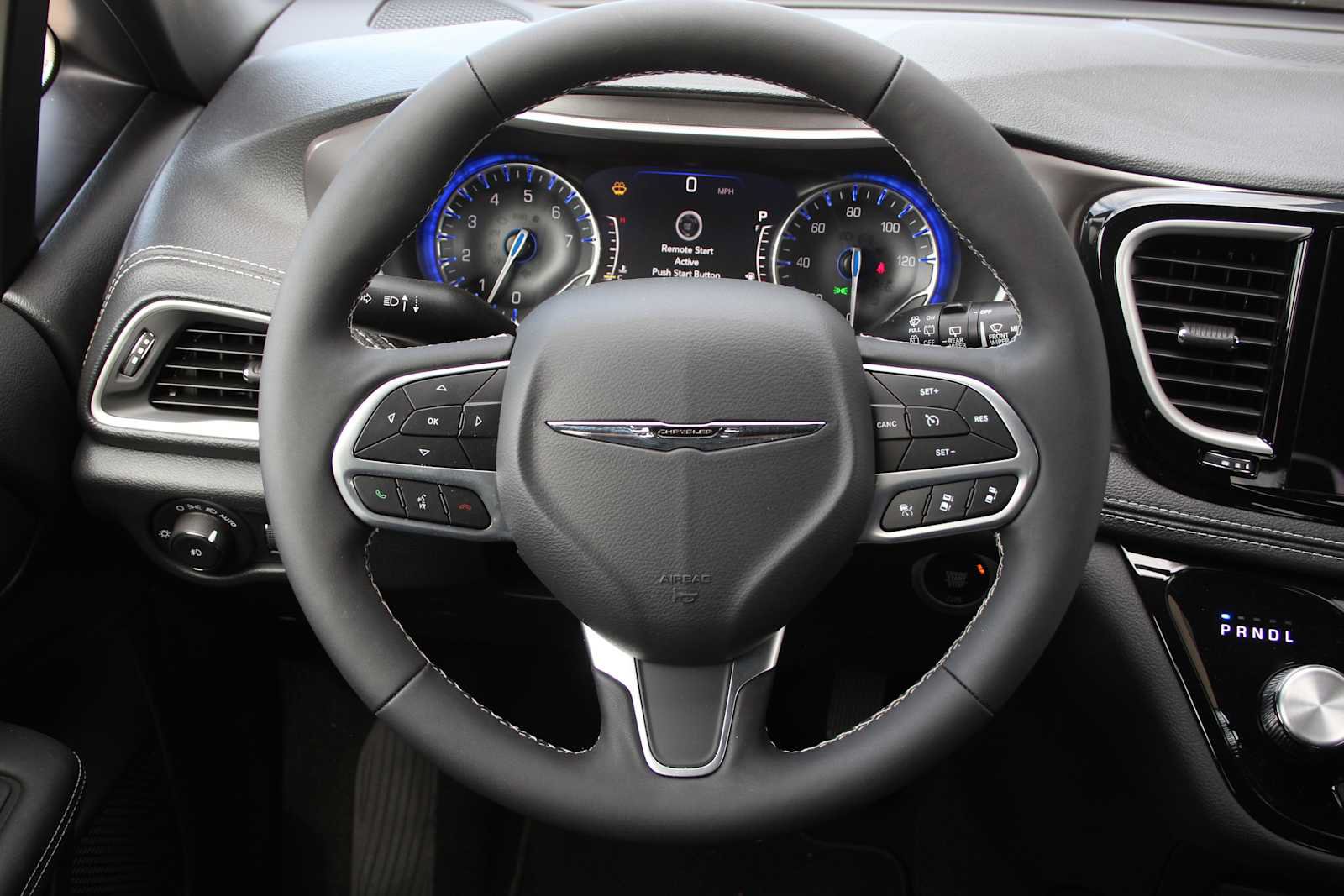 New 2025 Chrysler Pacifica Select AWD/4WD image 35