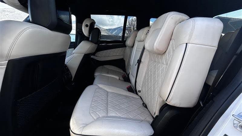 Used 2015 Mercedes-Benz GL 550 4MATIC w/ Driver Assistance Package image 12