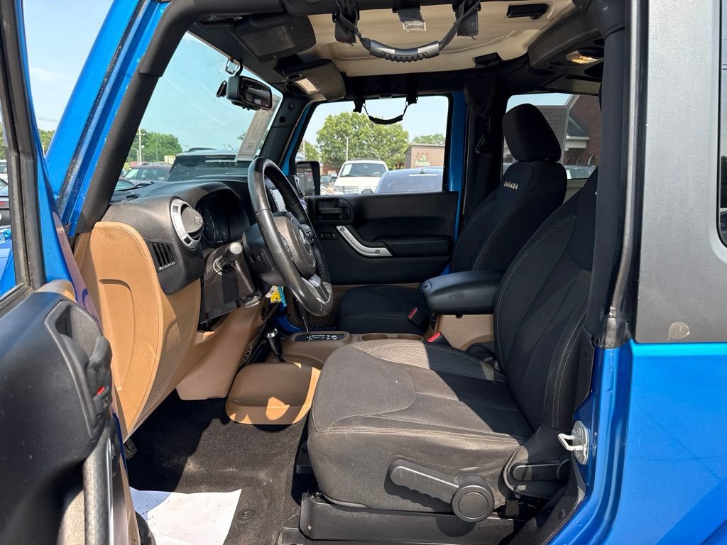 Used 2015 Jeep Wrangler Sahara w/ Connectivity Group AWD/4WD image 23