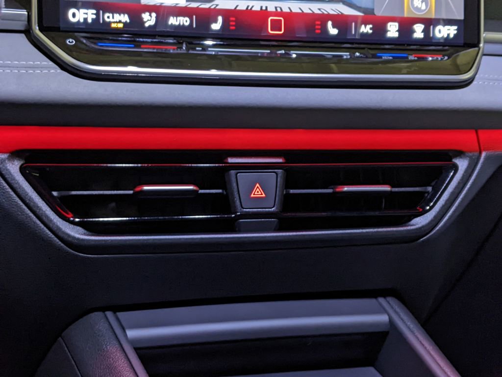 New 2026 Volkswagen Tiguan SE R-Line AWD/4WD image 18
