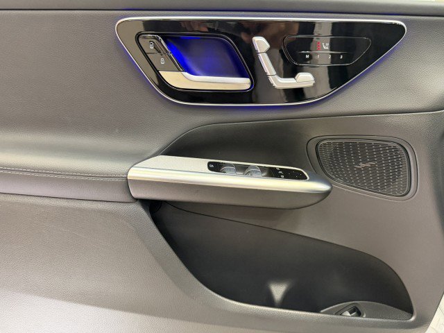 Used 2025 Mercedes-Benz GLC 300 image 24