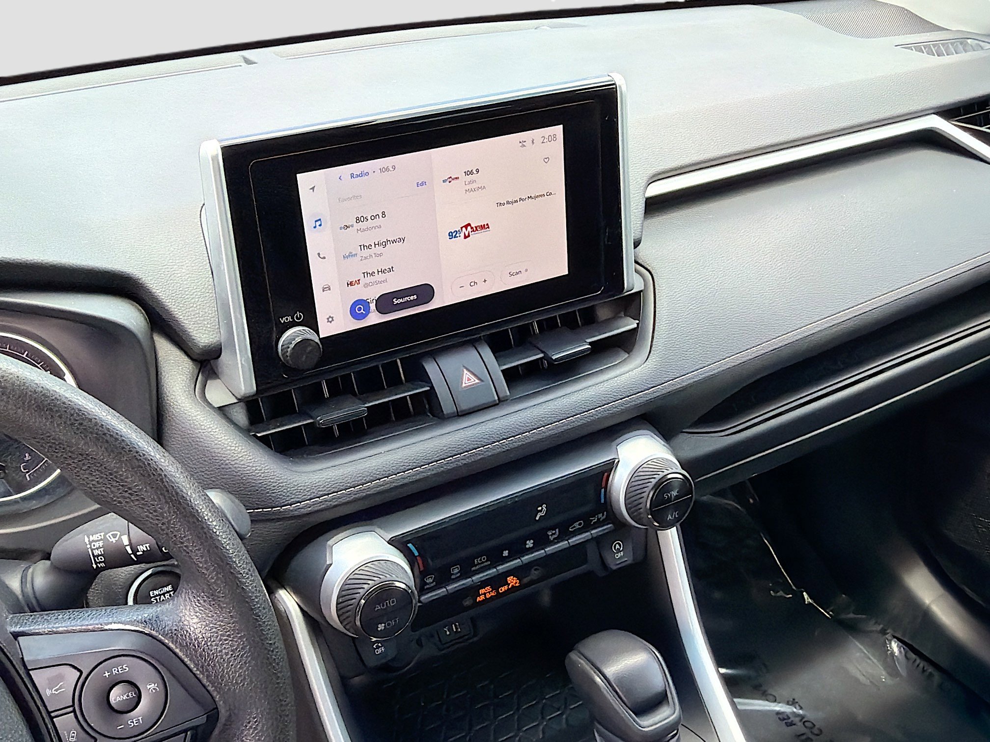 Used 2024 Toyota RAV4 XLE FWD image 25