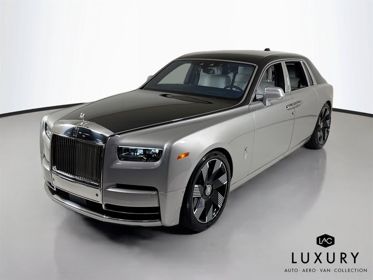 Used 2023 Rolls-Royce Phantom Sedan RWD image 4