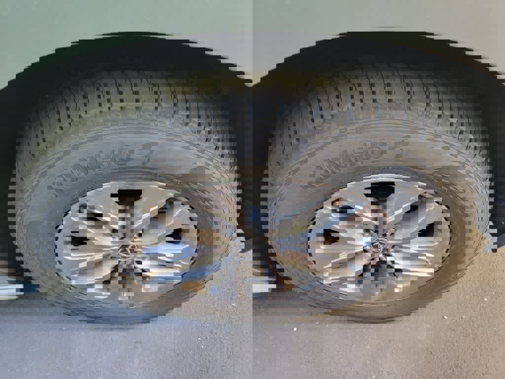 Used 2025 Toyota Sienna XLE image 9