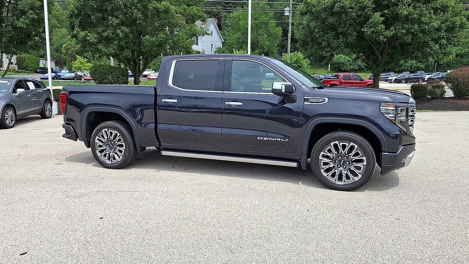 Used 2022 GMC Sierra 1500 Denali AWD/4WD image 2