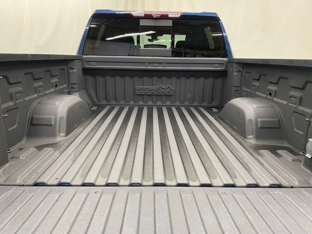 Used 2021 Chevrolet Silverado 1500 High Country w/ Technology Package AWD/4WD image 8