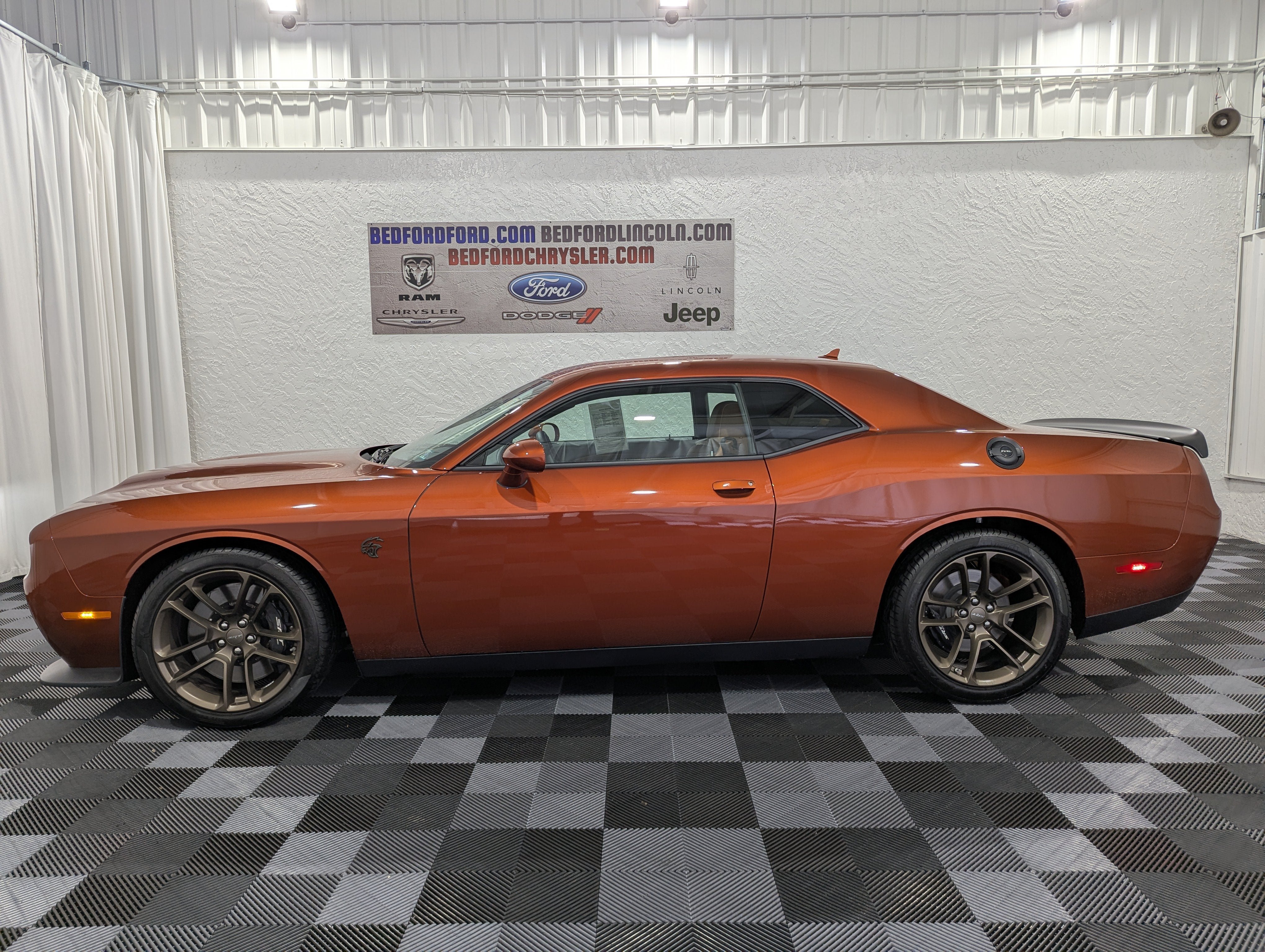 Used 2023 Dodge Challenger SRT Hellcat w/ Driver Convenience Group RWD image 2