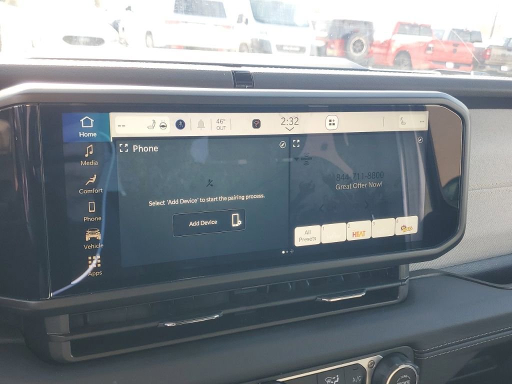 Used 2025 Jeep Wrangler Unlimited Sahara w/ Safety Group image 19