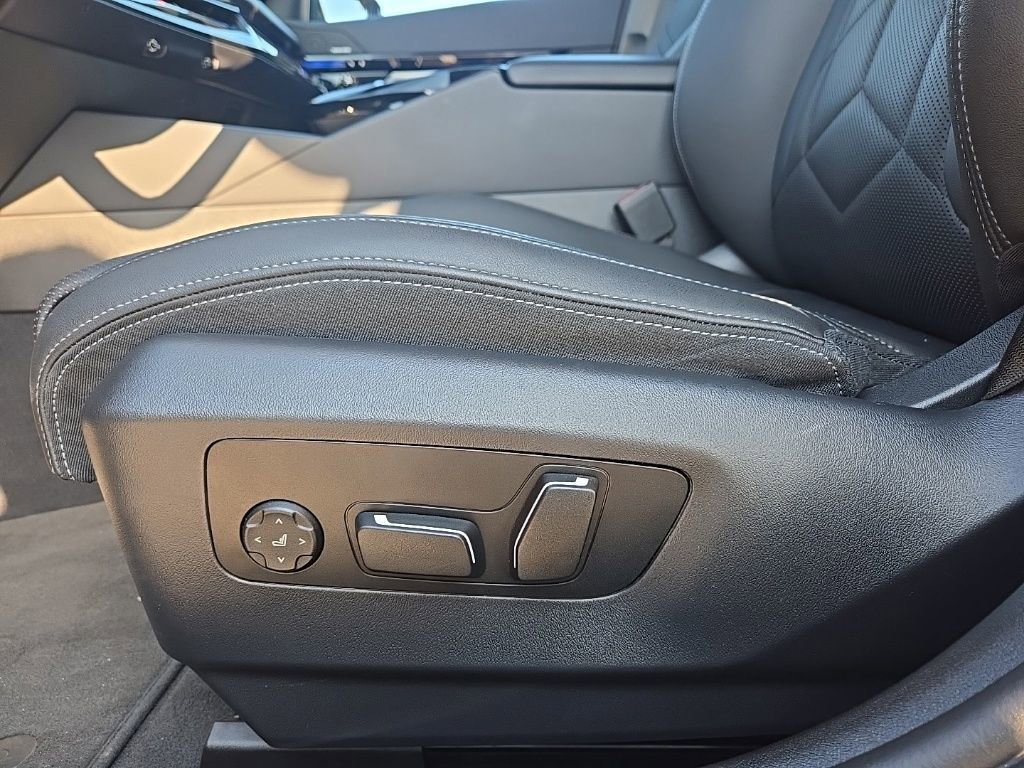 Used 2024 BMW 530i xDrive w/ Premium Package image 27