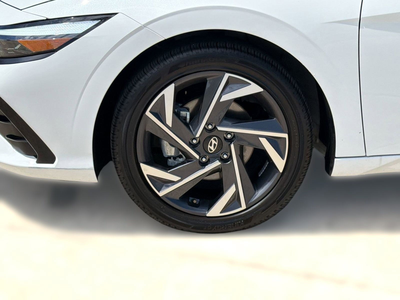 Used 2025 Hyundai Elantra SEL image 12