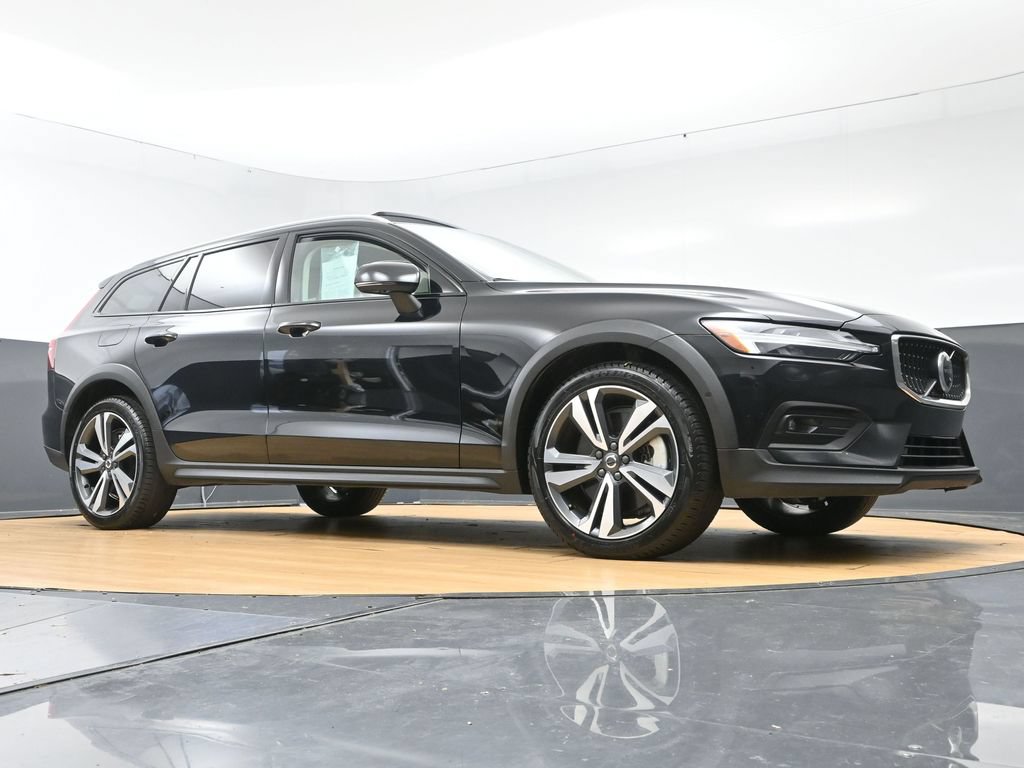 Used 2025 Volvo V60 B5 Cross Country Plus AWD/4WD image 47