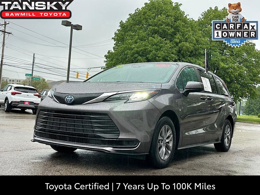 Certified 2023 Toyota Sienna LE AWD/4WD image 1