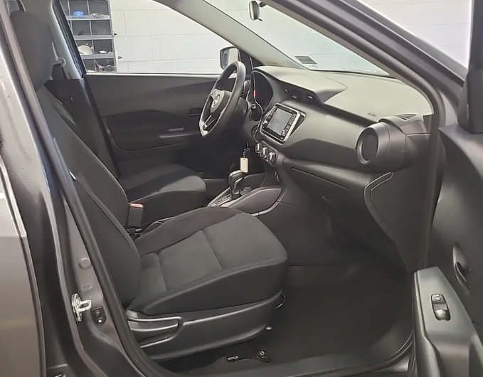 Used 2023 Nissan Kicks S FWD image 3
