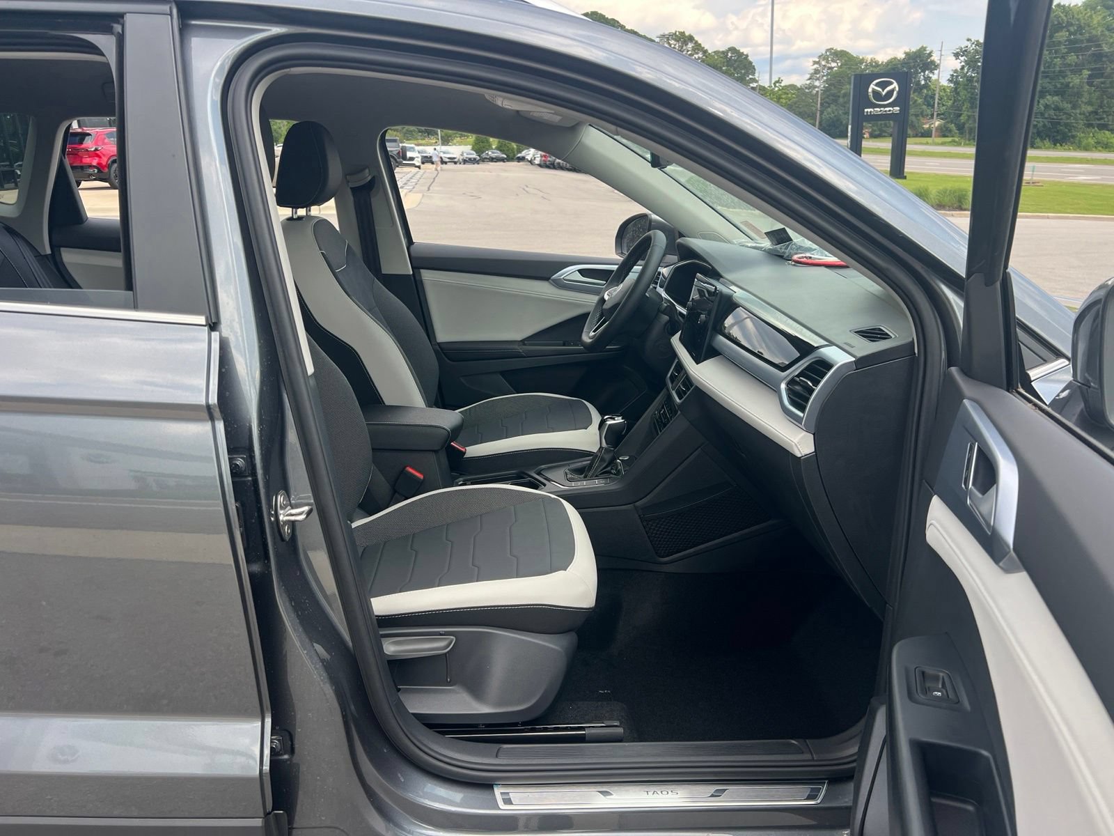 New 2026 Volkswagen Taos SE FWD image 31