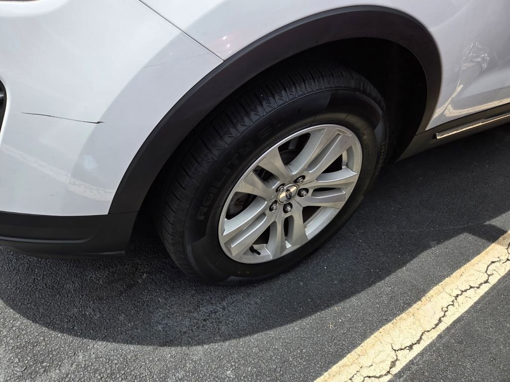 Used 2018 Ford Explorer XLT AWD/4WD image 4
