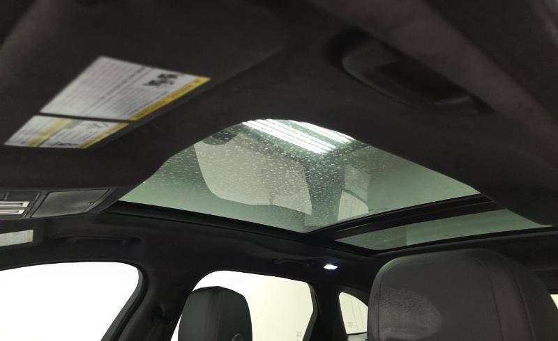 Used 2020 Jaguar F-PACE Premium image 16