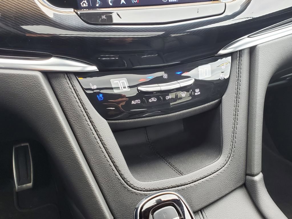 Certified 2024 Cadillac XT6 Sport w/ Platinum Package image 32