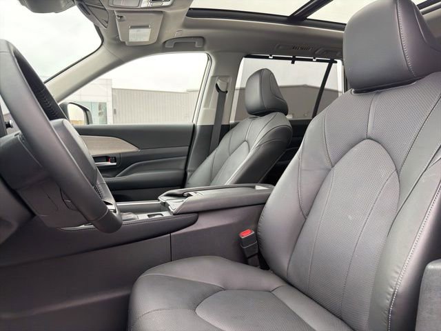 Certified 2024 Toyota Grand Highlander Limited image 17