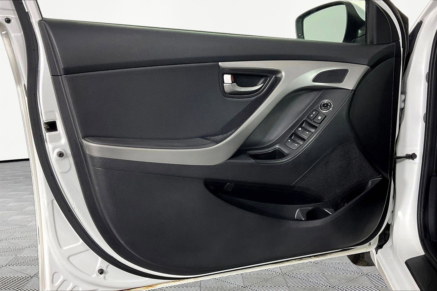 Used 2013 Hyundai Elantra Limited FWD image 18