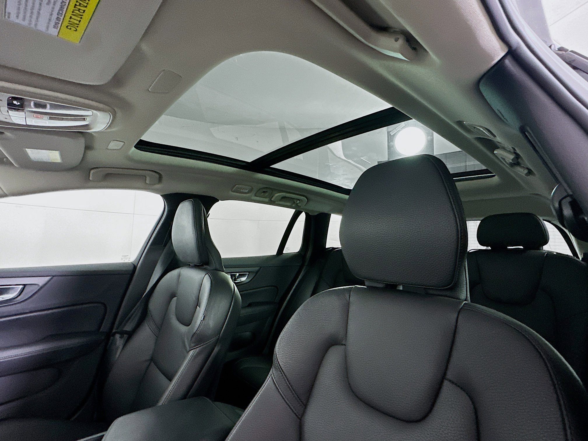 Used 2025 Volvo V60 B5 Cross Country Plus image 26