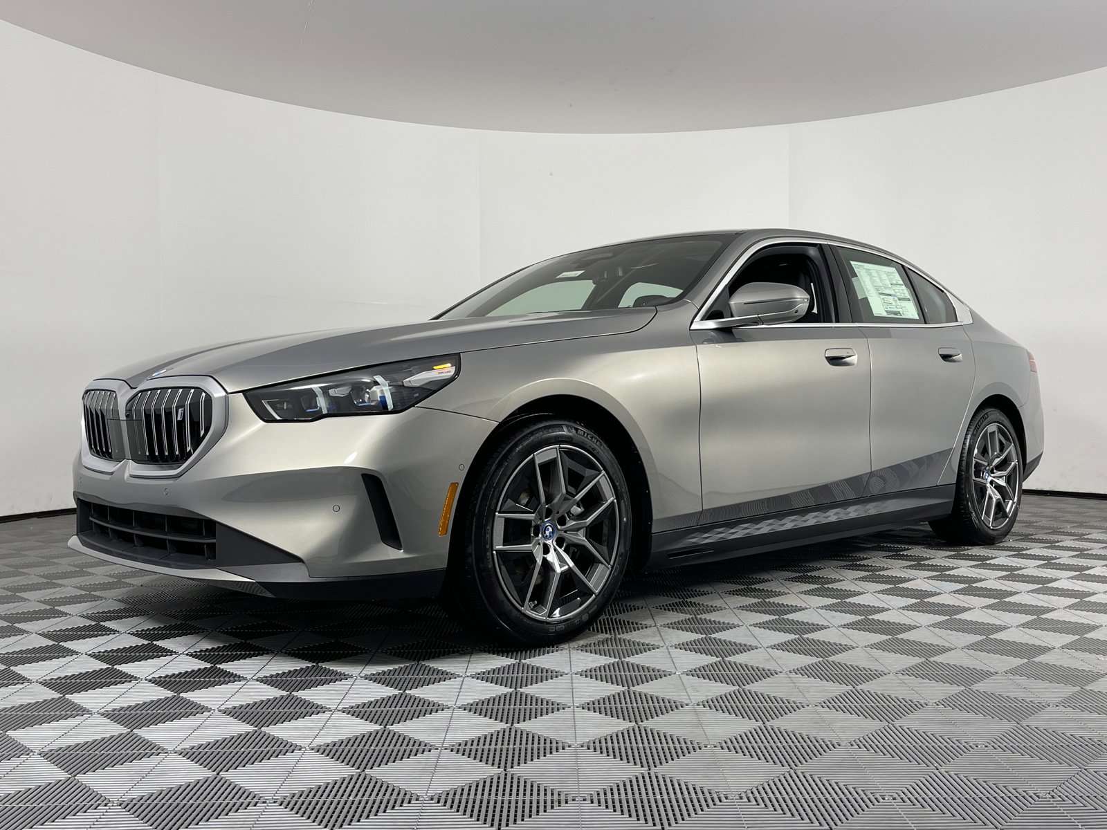 New 2024 BMW i5 eDrive40i w/ Premium Package image 19