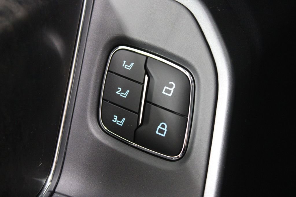 New 2026 Ford F250 Lariat w/ Black Appearance Package image 41