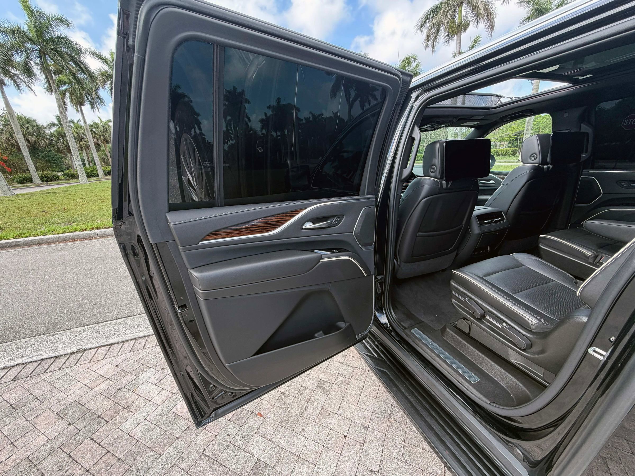 Used 2021 Cadillac Escalade ESV Premium Luxury w/ Performance Package RWD image 43