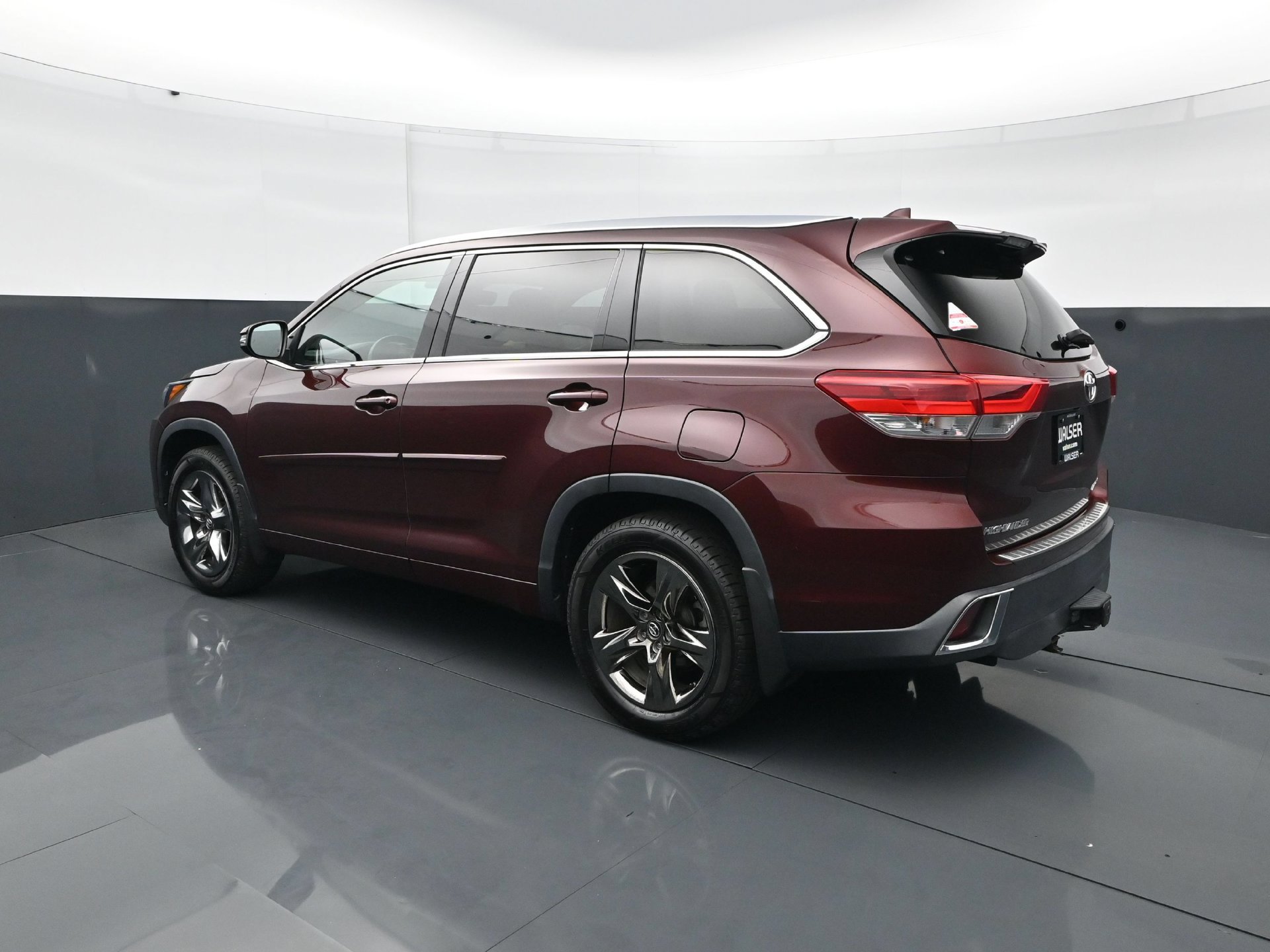 Used 2018 Toyota Highlander Limited Platinum w/ Carpet Mat Package (TMS) AWD/4WD image 4
