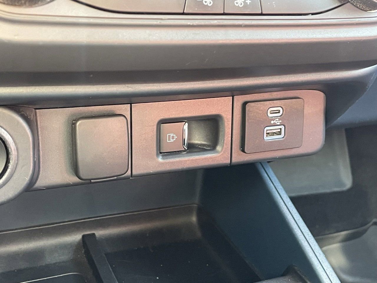 Used 2023 Ford Maverick Lariat w/ Black Appearance Package image 10