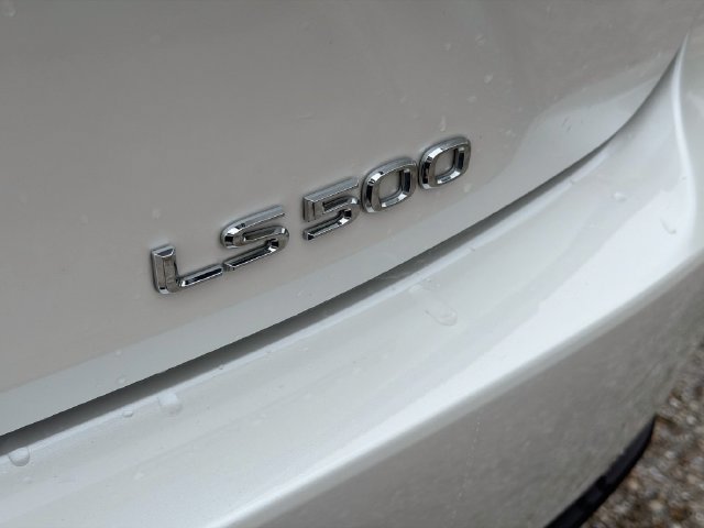 Used 2022 Lexus LS 500 w/ Accessory Package (Z2) RWD image 11