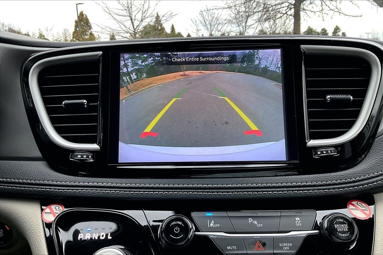 Certified 2024 Chrysler Pacifica Select image 14