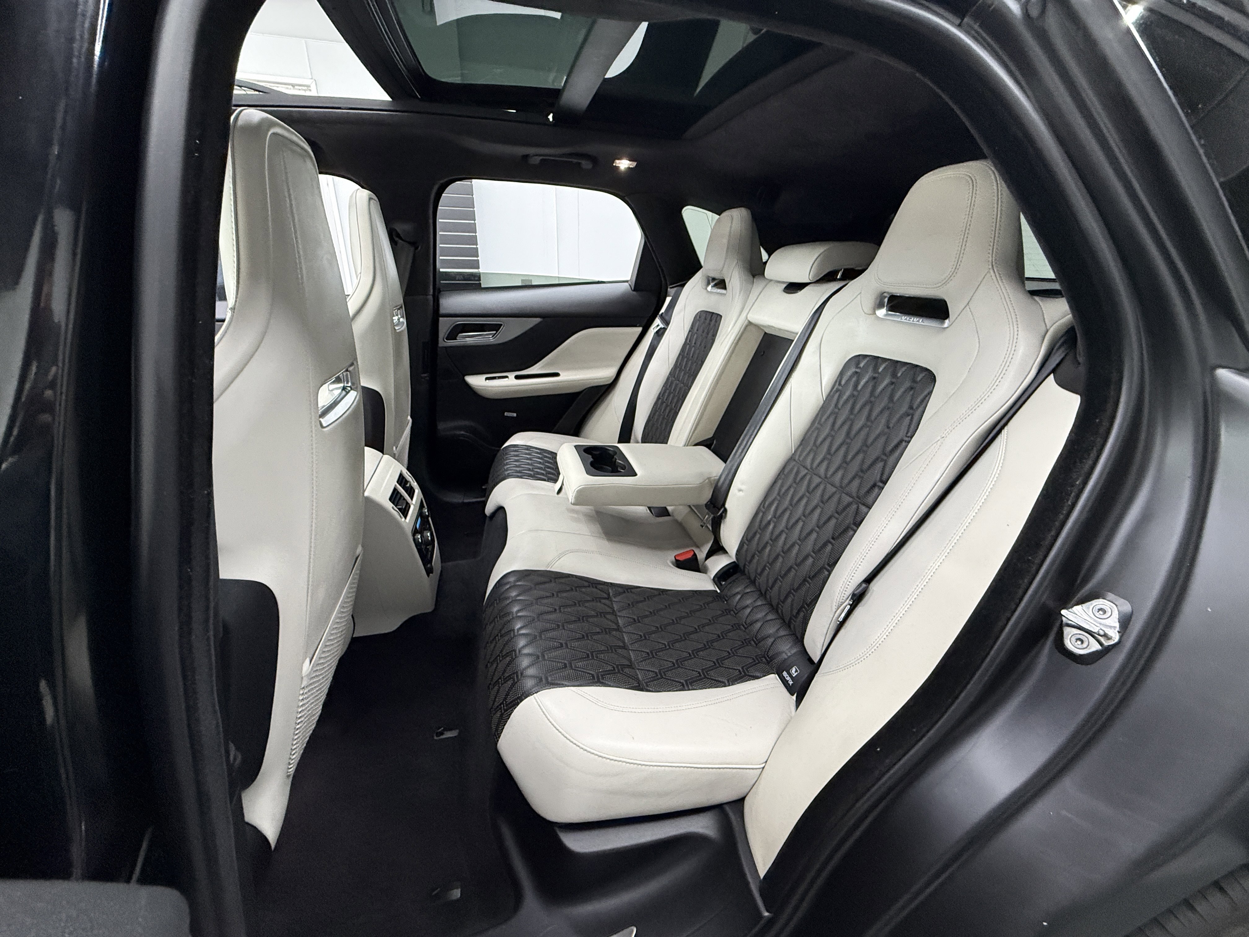 Used 2020 Jaguar F-PACE SVR image 25