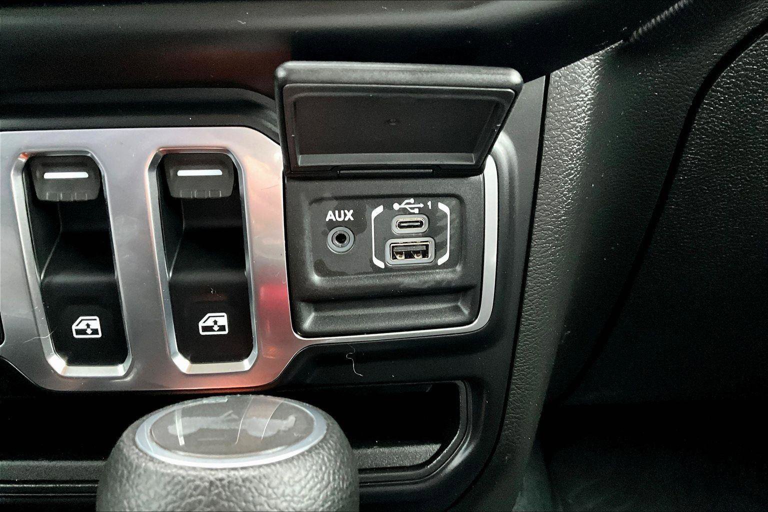 Used 2022 Jeep Wrangler Willys image 28